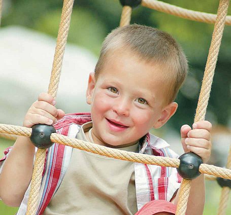 Kind am Spielplatz