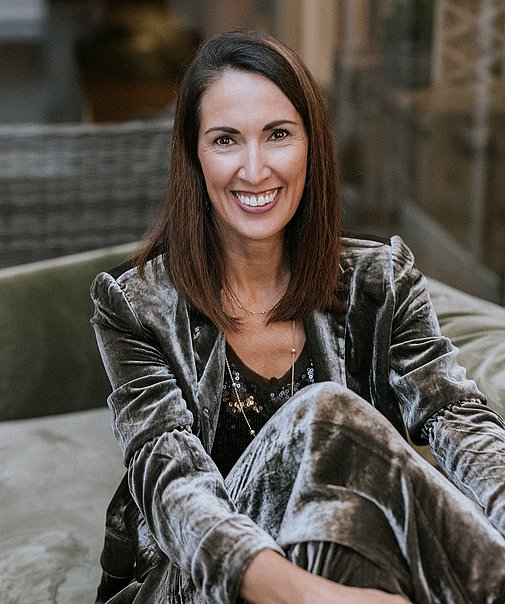 Magdalena Lengler auf Couch