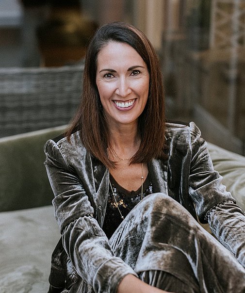 Magdalena Lengler auf Couch