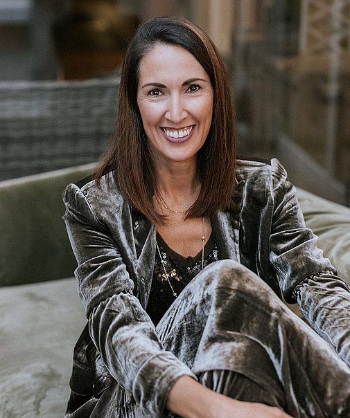 Magdalena Lengler auf Couch