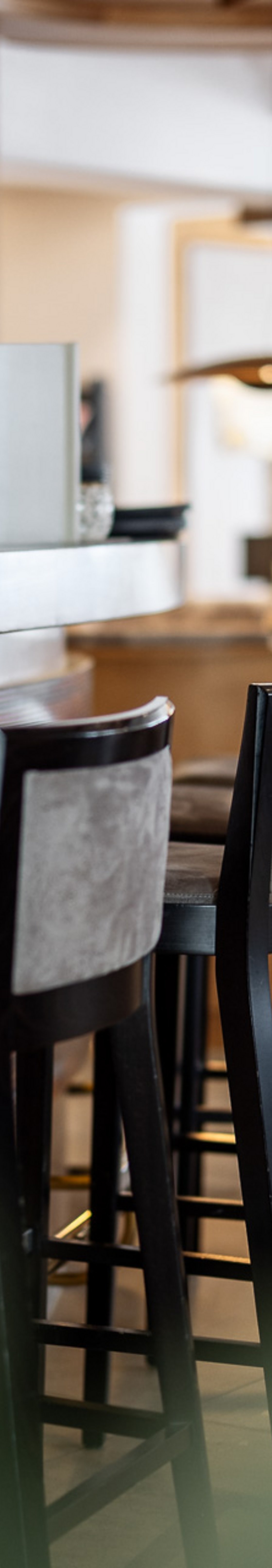 Blick auf die Bar und den Barbereich