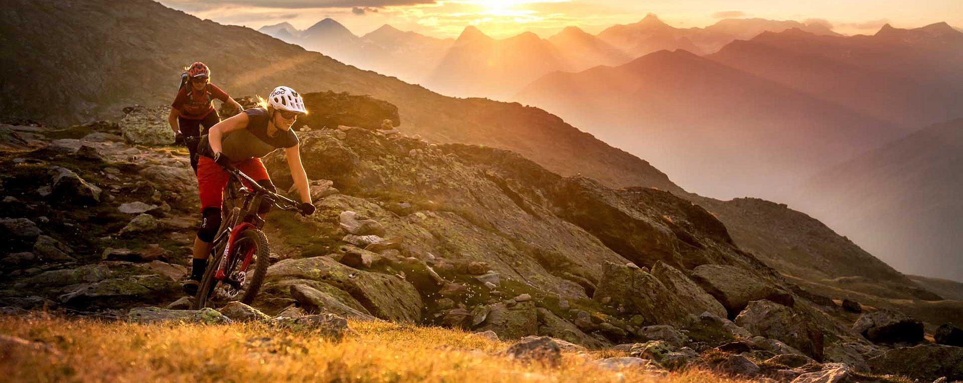 Mountainbiker for Sonnenuntergang