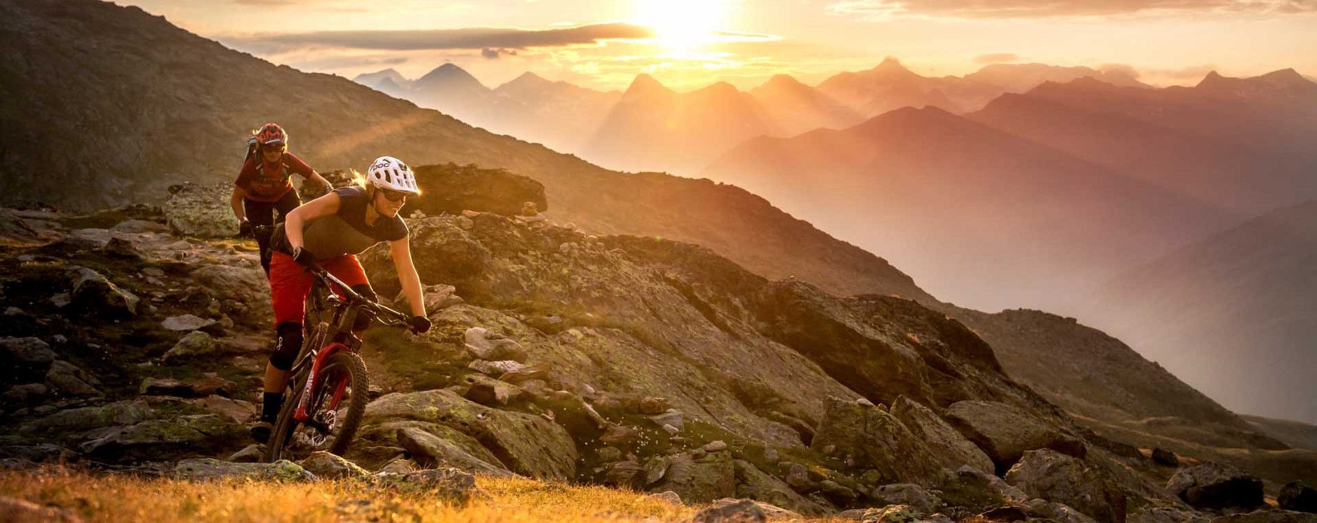 Mountainbiker for Sonnenuntergang