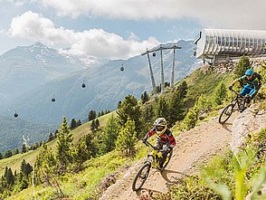 Mountainbiker bei der Abfahrt