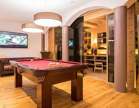 Billiardtisch im Hotel Rita