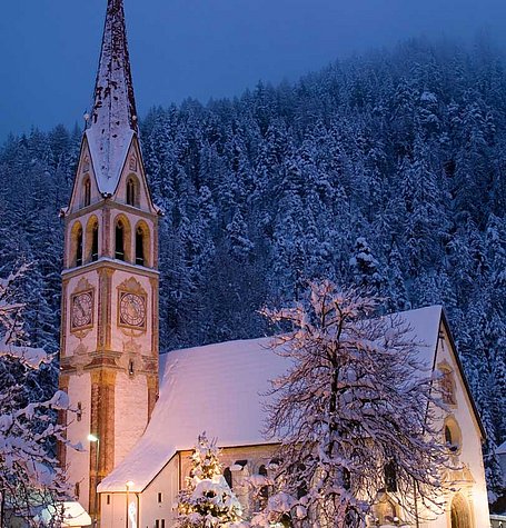 Kirche Längenfeld im Winter