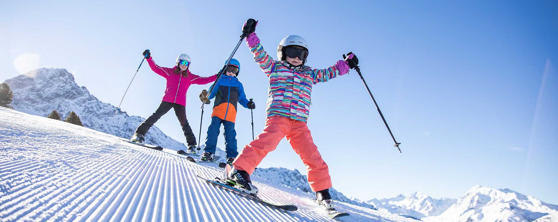 Skifahren mit der Familie in Hochoetz