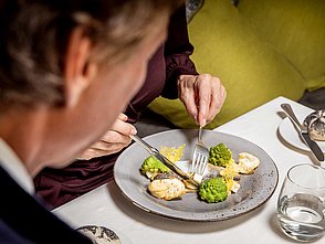 Paar beim Essen