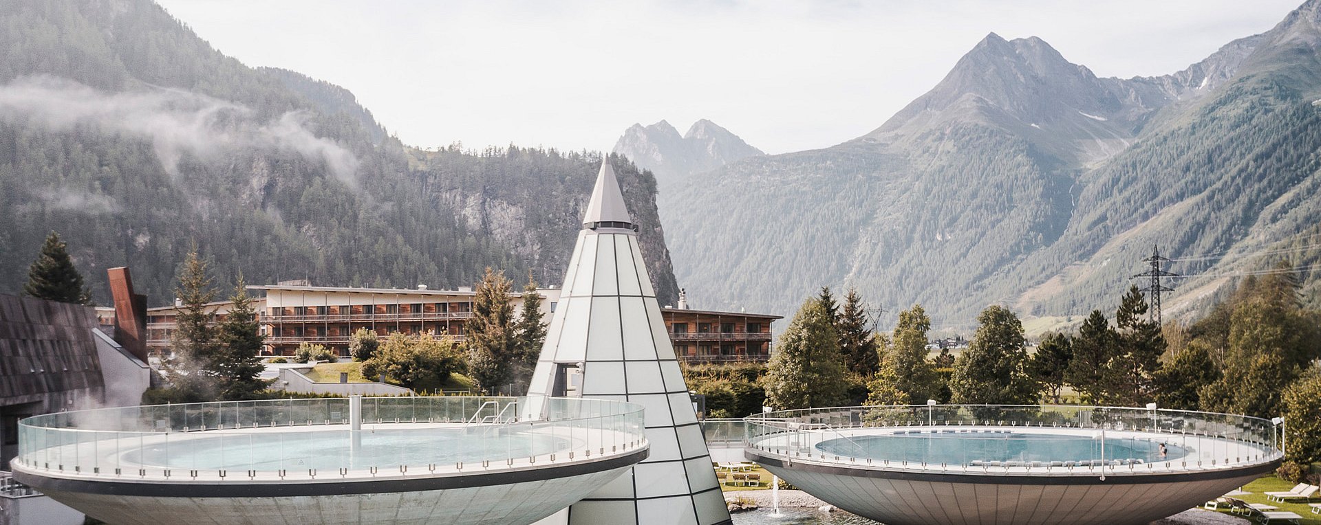 Außenfoto von Therme im Winter