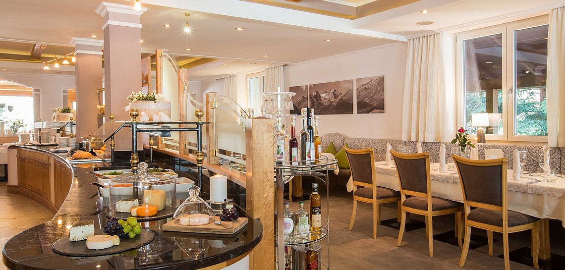 Speiseraum mit Buffet