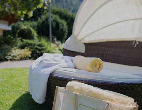 Liege im Hotelgarten