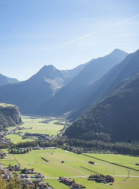 Blick nach Längenfeld vom Adlerblick