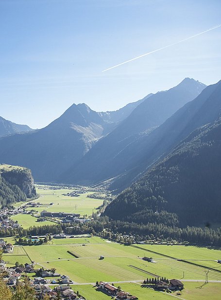 Blick nach Längenfeld vom Adlerblick