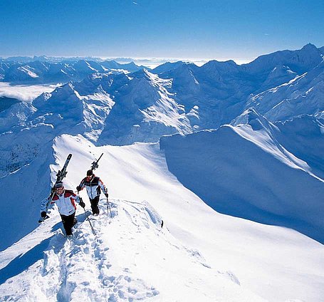 Skitourengeher beim Aufstieg